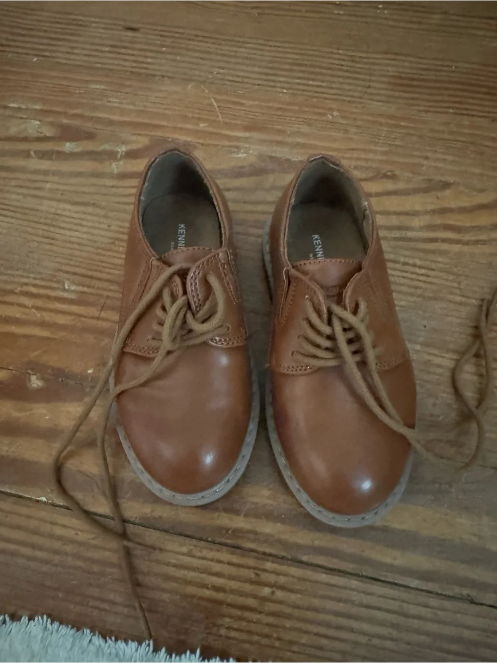 Kenneth Cole tan leather
